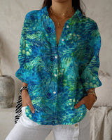 Katrin | Damen Bluse mit tropischem Print – Blauer Pfau