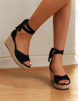 Severine – Boho-Keilsandalen für stilvolle Sommermomente – Schwarz