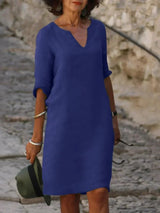 Gerades schwarzes Leinenkleid | Schlitzkragen | Leicht und lässig – Marineblau