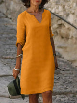 Gerades schwarzes Leinenkleid | Schlitzkragen | Leicht und lässig – Orange