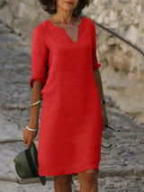 Gerades schwarzes Leinenkleid | Schlitzkragen | Leicht und lässig – Rot