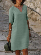 Gerades schwarzes Leinenkleid | Schlitzkragen | Leicht und lässig – Vert