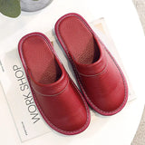 Hugo | Bequeme vegane Lederslippers – Luxus & Entspannung – Dunkelrot