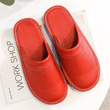 Hugo | Bequeme vegane Lederslippers – Luxus & Entspannung – Rot
