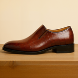 Vellaro™ Geprägter Leder Slipper in Weinbraun - Hochglanz Eleganz für Formelle Anlässe – Dunkelbraun