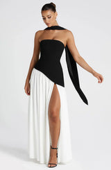 Micah | Elegantes Langes Kleid mit Schlitz – Schwarz