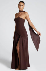 Micah | Elegantes Langes Kleid mit Schlitz – Braun