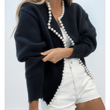 Ally Strickjacke mit Perlenbesatz – Schwarz