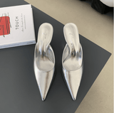 Anastasia Pantoletten mit Absatz und Spitzfuß – Silber