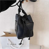 Anikadel Crossbody Beuteltasche – Schwarz