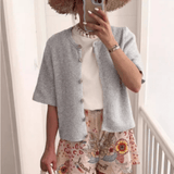 Babette Strickjacke mit Knöpfen – Grau