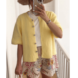 Babette Strickjacke mit Knöpfen – Gelb
