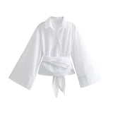 Charissa Kimonobluse mit breitem Schleifengürtel – Weiß