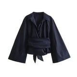 Charissa Kimonobluse mit breitem Schleifengürtel – Marineblau