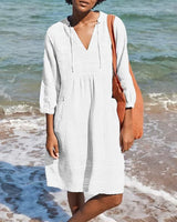 Plony – Leichtes Strandkleid aus strukturierter Baumwolle mit V-Ausschnitt – Weiß