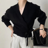 Leighanne Wickelstrickpullover – Schwarz