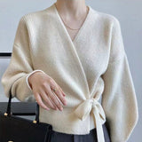 Leighanne Wickelstrickpullover – Beige