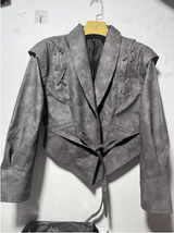 Madonna Lederjacke mit Bindegürtel – Grau