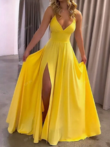 Valentina - Langes Kleid mit Schlitz und Trägern – Gelb