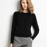 Kaschmirpullover mit klassischem Ausschnitt – Schwarz