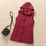 Aya - Die kuschelige und modische wattierte Jacke mit Kapuze – Rot