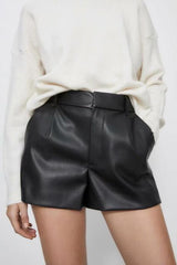 Damen-Kunstleder-Shorts mit eleganten Zierleisten – Schwarz