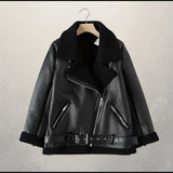 Alva - Stilvolle Leder-Bikerjacke mit Polokragen und Gürtel – Schwarz