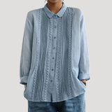 Romy | Damen Plissee Langarm Bluse mit Spitzendetails – Hellblau