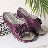 Pieterse – Orthopädische Keilabsatzsandalen Mit Blumenausschnitt – Lila