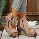 Damen-Sandalen mit offener Zehenpartie und Plateau-Keilabsatz und Quaste – Khaki