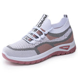 Xarae - leichte, gedämpfte Laufschuhe mit Schnürung – Pink