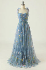 Suzy - Damen Tüllkleid mit Blumenstickerei für den Jahresabschlussball – Blau