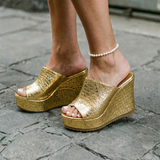 Valeria | Damen Plateau Keilsandaletten – Gold