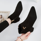 Drune | Stiefeletten - Wildleder-ähnliches Material - Spitzes Ende - Blockabsatz - Reißverschluss – Schwarz 1