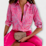 Lorena – Hemdbluse mit grafischem Print und Retro-Flair – Pinkmuster